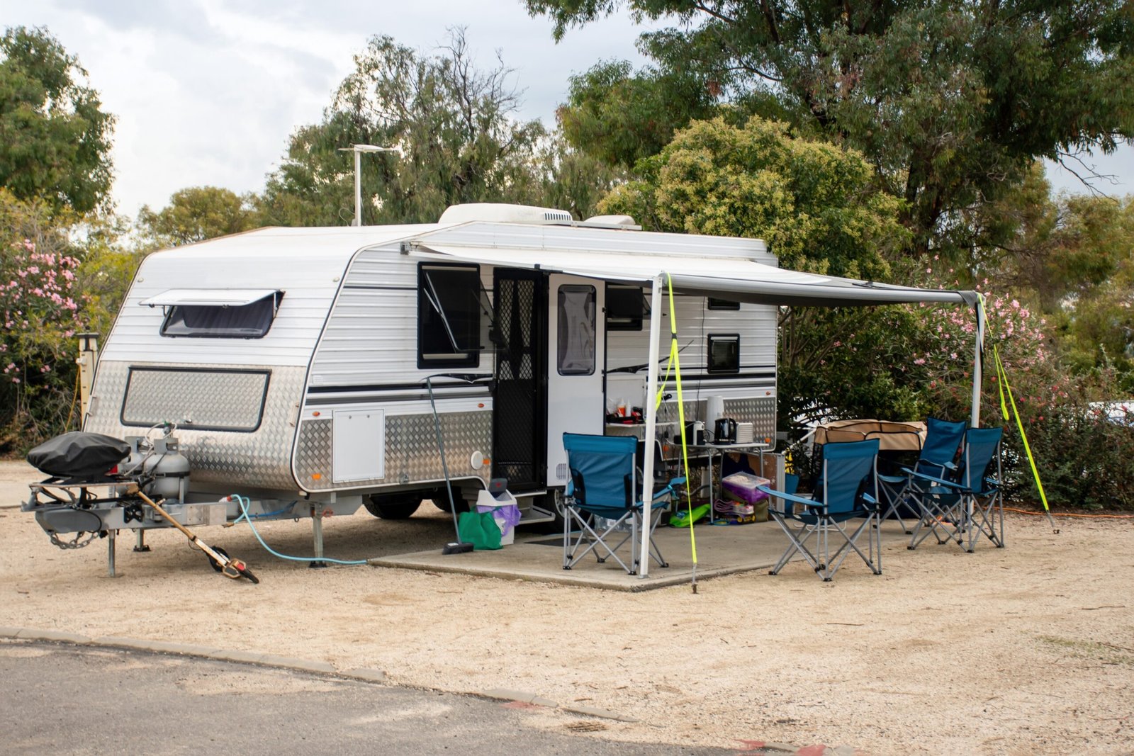 rv-caravan-camping-at-the-caravan-park-2022-11-15-14-05-35-utc